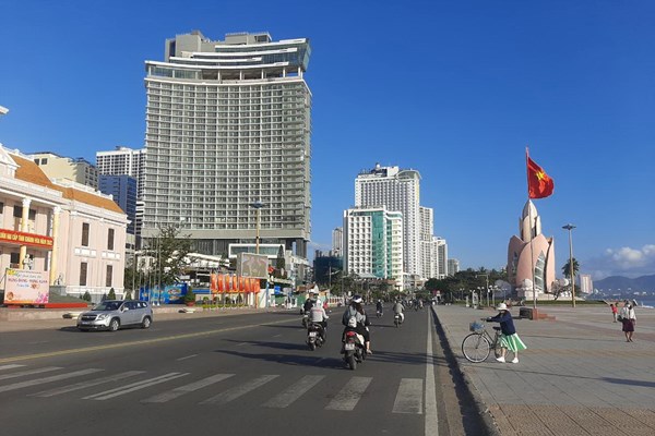 “Khoác áo mới” cho Quảng trường 2-4 Nha Trang - Anh 1