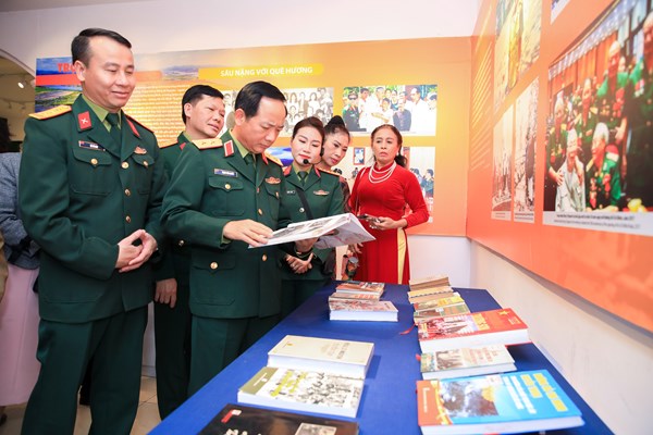 Gần 200 ảnh, tài liệu, hiện vật tại triển lãm “Trung tướng Đồng Sỹ Nguyên - Dấu ấn con đường huyền thoại” - Anh 4