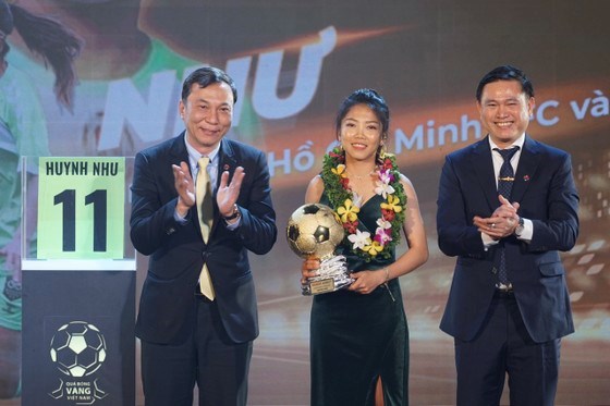 Văn Quyết, Huỳnh Như giành Quả bóng vàng Việt Nam 2022 - Anh 2
