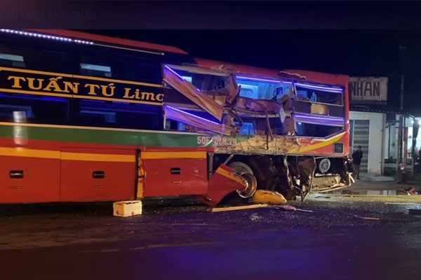 Quảng Ngãi: Tai nạn giao thông trên Quốc lộ 1A khiến 4 người thương vong - Anh 2