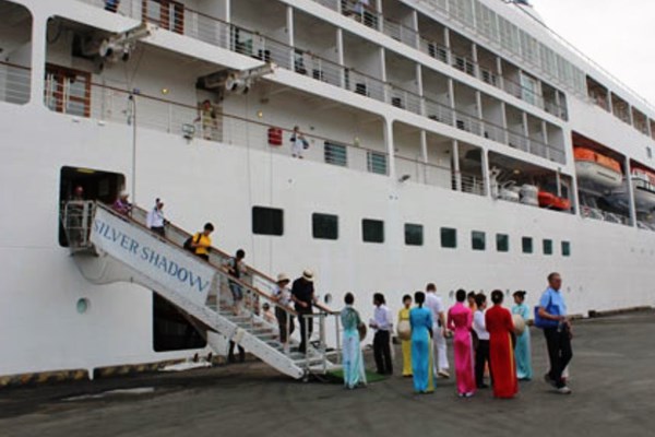 Gỡ khó cho hoạt động đón khách du lịch tàu biển đến Nha Trang - Anh 2