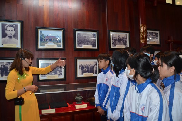 Dâng hương kỷ niệm 117 năm ngày sinh cố Thủ tướng Phạm Văn Đồng - Anh 3