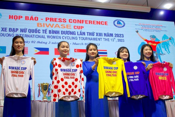 Xe đạp nữ Việt Nam chuẩn bị cho SEA Games 32 - Anh 4