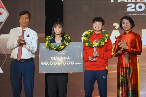Đội tuyển bóng đá nữ Việt Nam thắng giải Fair Play 2022 - Anh 2