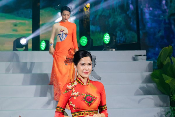 Nhà thiết kế Vũ Thảo Giang gây ấn tượng với bộ sưu tập áo dài “Việt Nam gấm hoa” - Anh 4