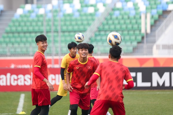 U20 Việt Nam tập hồi phục, chuẩn bị cho trận đấu với U20 Iran - Anh 2