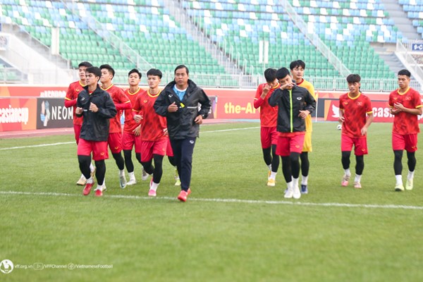 U20 Việt Nam tập hồi phục, chuẩn bị cho trận đấu với U20 Iran - Anh 1