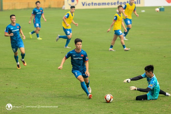 Tuyển Việt Nam và U23 cùng ra sân tập chung - Anh 2