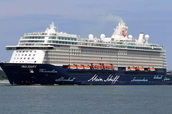 Khánh Hòa: Tháo gỡ khó khăn cho hoạt động đón khách du lịch tàu biển - Anh 2