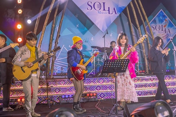 Solla Music - Hoà nhạc sân trường: Xây dựng cộng đồng cảm thụ âm nhạc hiện đại, văn minh - Anh 1