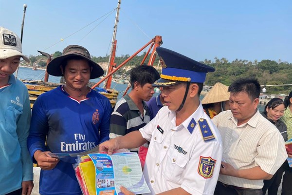 Việt Nam quyết tâm chống khai thác hải sản bất hợp pháp để gỡ “thẻ vàng” - Anh 2
