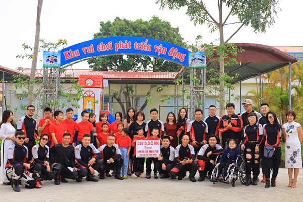 Câu lạc bộ DOC Hà Nội trao tặng khu vui chơi ngoài trời cho học sinh khuyết tật tỉnh Điện Biên - Anh 4