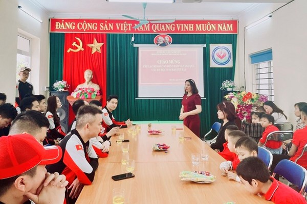 Câu lạc bộ DOC Hà Nội trao tặng khu vui chơi ngoài trời cho học sinh khuyết tật tỉnh Điện Biên - Anh 2