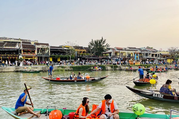 Quảng Nam: Tăng cường công tác quản lý môi trường du lịch, đảm bảo an ninh, an toàn cho khách du lịch - Anh 2