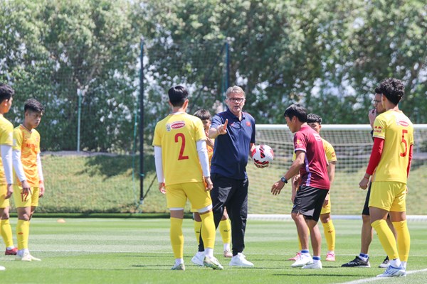 U23 Việt Nam trở lại tập luyện, chuẩn bị cho trận đấu với U23 UAE - Anh 2
