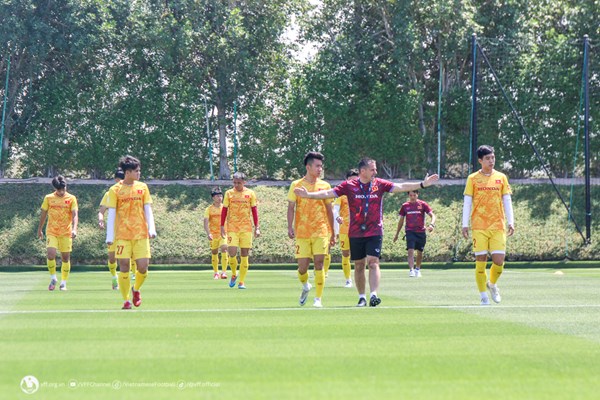 U23 Việt Nam trở lại tập luyện, chuẩn bị cho trận đấu với U23 UAE - Anh 1