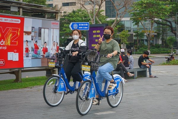 Đà Nẵng: Người dân, du khách hào hứng trải nghiệm dịch vụ xe đạp công cộng - Anh 6