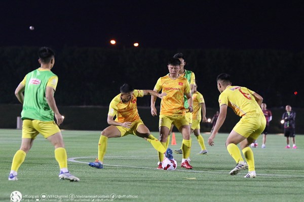 HLV U23 Việt Nam động viên tinh thần các học trò trước trận gặp U23 UAE - Anh 2