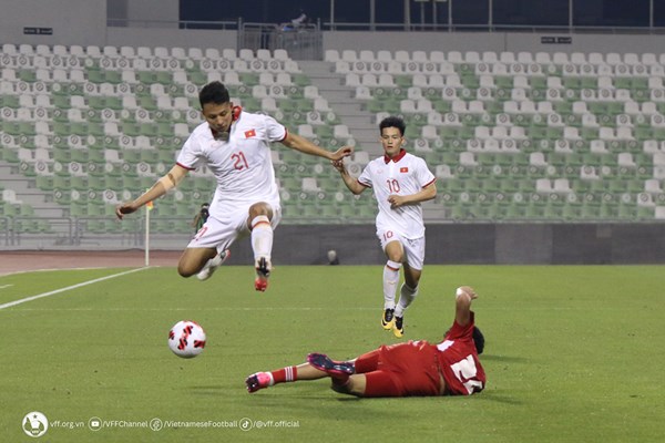 U23 Việt Nam thua đậm trước U23 UAE - Anh 1