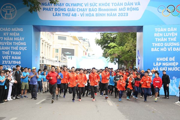 Hơn 3.500 người tham gia Ngày chạy Olympic và phát động Giải chạy Báo Hà Nội mới - Anh 3