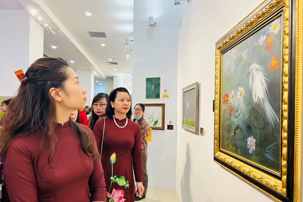 Thông điệp ý nghĩa trong Triển lãm “Nghệ thuật Sen Việt 2023 - Vẻ đẹp thuần khiết” - Anh 8