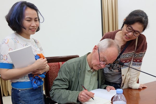 Tác giả cuốn sách Du hành về Nam: “Ngụp lặn” trong đời sống để hiểu Việt Nam hơn - Anh 2