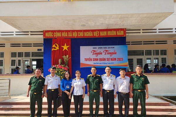 Học viện Hải quân thông tin về biển, đảo và tư vấn tuyển sinh tại Bình Định - Anh 1