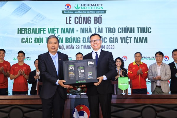 Công bố nhà tài trợ các đội tuyển bóng đá quốc gia Việt Nam - Anh 1