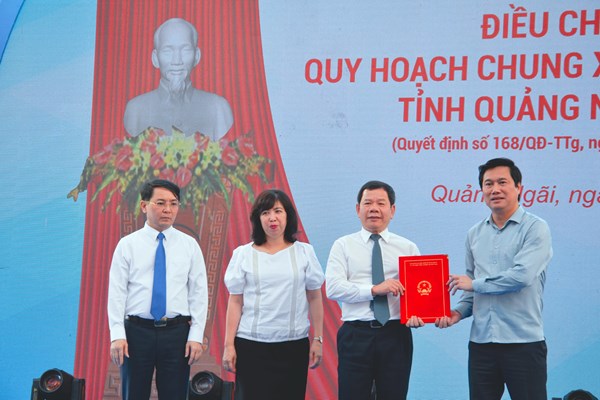 Quảng Ngãi: Phát triển KKT Dung Quất trở thành trung tâm công nghiệp - đô thị - du lịch - dịch vụ - Anh 1