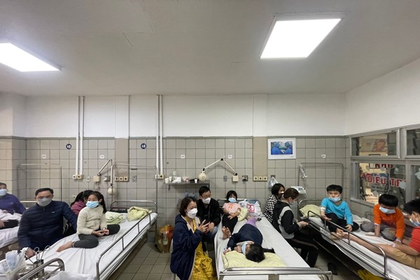 Qua vụ ngộ độc thực phẩm tại trường Tiểu học Kim Giang: Lo ngại khi đặt suất ăn bán trú - Anh 1