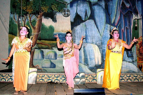 Liên hoan Nghệ thuật sân khấu Dù kê Khmer Nam Bộ: Hội ngộ sau 10 năm vắng bóng - Anh 2