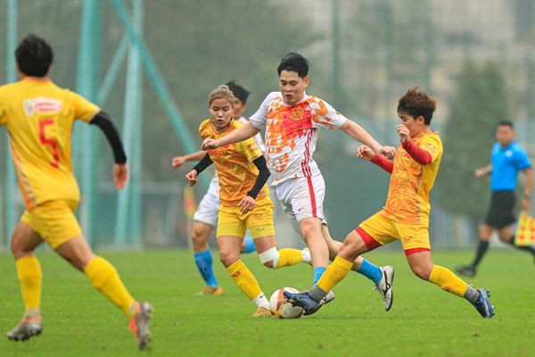 Tuyển nữ Việt Nam lên danh sách 22 cầu thủ thi đấu tại vòng loại Olympic - Anh 1