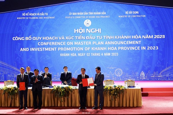 Thủ tướng Phạm Minh Chính: Khánh Hòa phát triển trở thành trung tâm dịch vụ, du lịch biển quốc tế - Anh 4