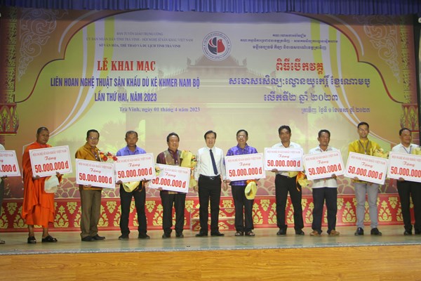 Liên hoan Nghệ thuật sân khấu Dù kê Khmer Nam Bộ: Vun bồi những hạt mầm nghệ thuật truyền thống - Anh 1