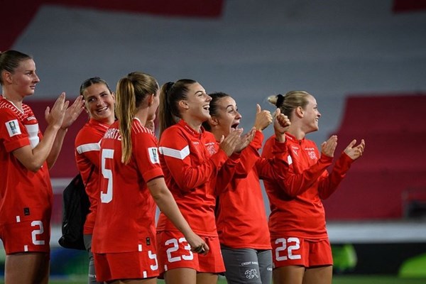 Thụy Sĩ giành quyền đăng cai giải Vô địch bóng đá nữ châu Âu - Anh 1