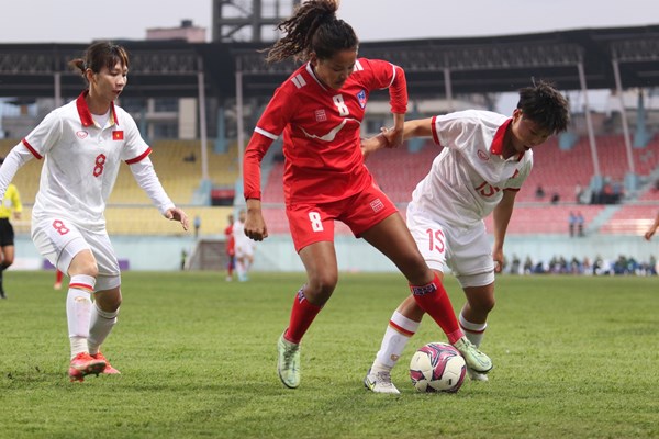 Tuyển nữ Việt Nam thắng đậm Nepal - Anh 1