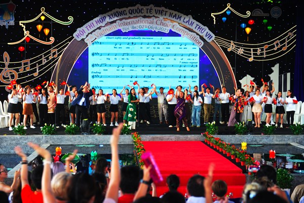 Bế mạc hội thi Hợp xướng quốc tế Việt Nam - Anh 6
