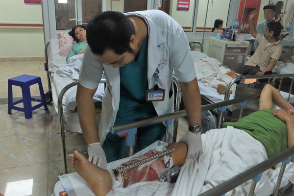 Cập nhật sức khoẻ nạn nhân sau vụ tai nạn liên hoàn tại Xuân La, Hà Nội - Anh 2
