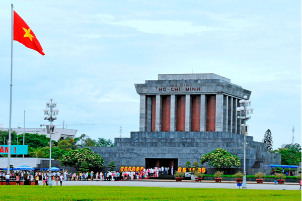 Tổ chức lễ viếng Chủ tịch Hồ Chí Minh ngày 1.5 - Anh 1