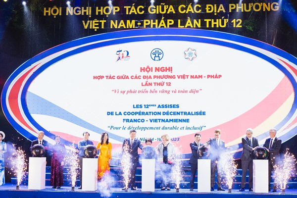 Ấn tượng không gian “Sắc màu Việt Nam” và Lễ hội “Dạo chơi nước Pháp” - Anh 2