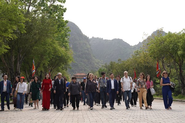 Đoàn đại biểu Việt - Pháp tham quan các di sản tại Hà Nội và Ninh Bình - Anh 1