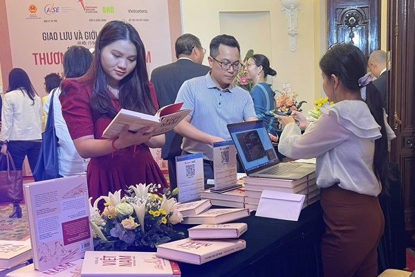 Ra mắt cuốn sách đầu tiên về thương hiệu quốc gia Việt Nam - Anh 2