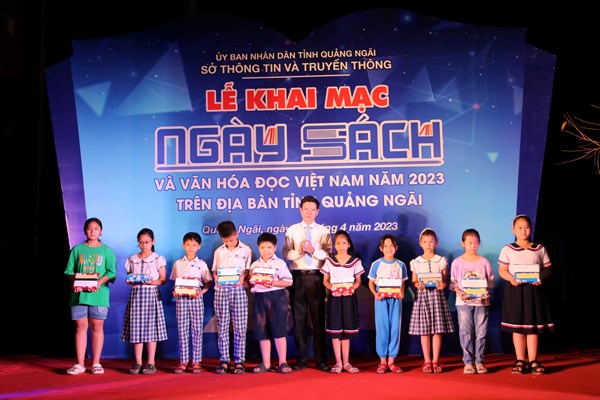 Quảng Ngãi: Khai mạc Ngày Sách và Văn hóa đọc Việt Nam - Anh 2