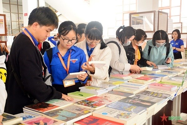 Lâm Đồng: Khai mạc Ngày Sách và Văn hóa đọc - Anh 3