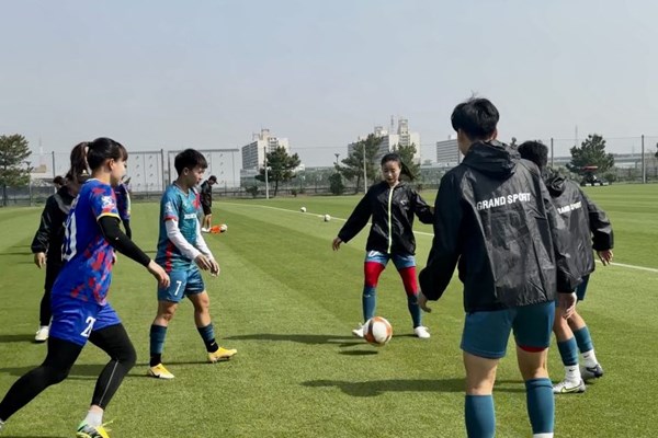 Các tuyển thủ nữ Việt Nam nỗ lực tập luyện trong chuyến tập huấn Nhật Bản - Anh 1