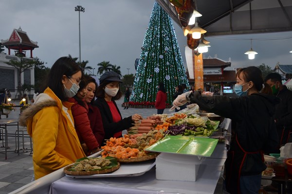 Đà Nẵng: Phát triển ẩm thực thành sản phẩm du lịch đặc trưng - Anh 1