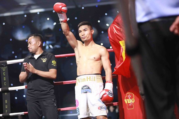 Võ sĩ Việt Nam thắng điểm nhà vô địch Trung Quốc tại giải boxing quốc tế - Anh 1