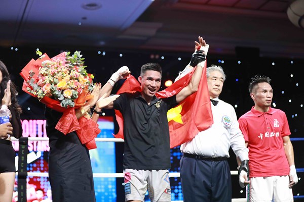 Võ sĩ Việt Nam thắng điểm nhà vô địch Trung Quốc tại giải boxing quốc tế - Anh 3