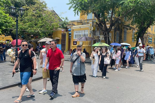 Hơn 40 đơn vị du lịch Trung Quốc khảo sát sản phẩm du lịch Hội An, Đà Nẵng - Anh 1
