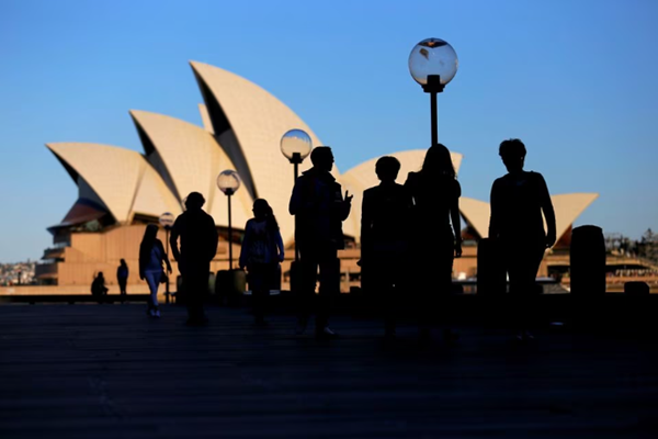 Australia cải tổ hệ thống nhập cư nhằm thu hút lao động lành nghề - Anh 1
